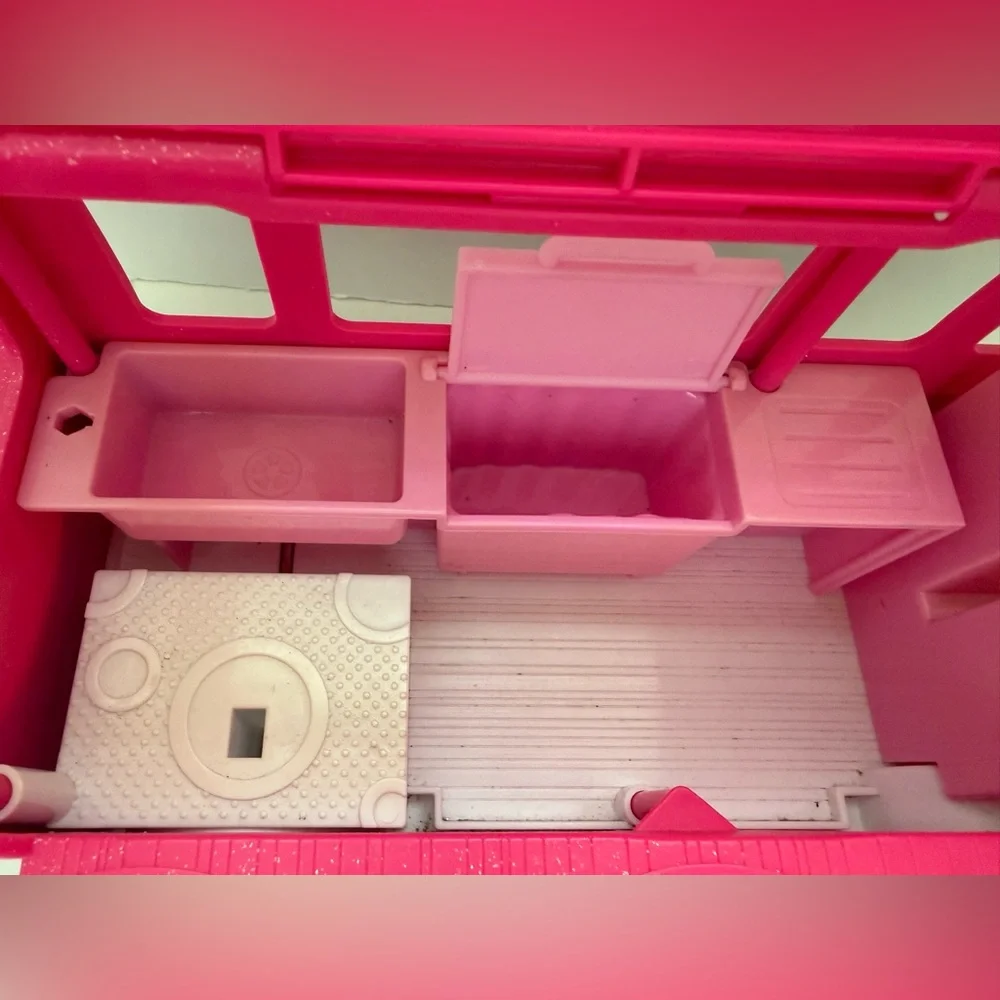 Shopkins Glitzi Ice Cream Truck playset from Moose Toys - Picture 5 of 11